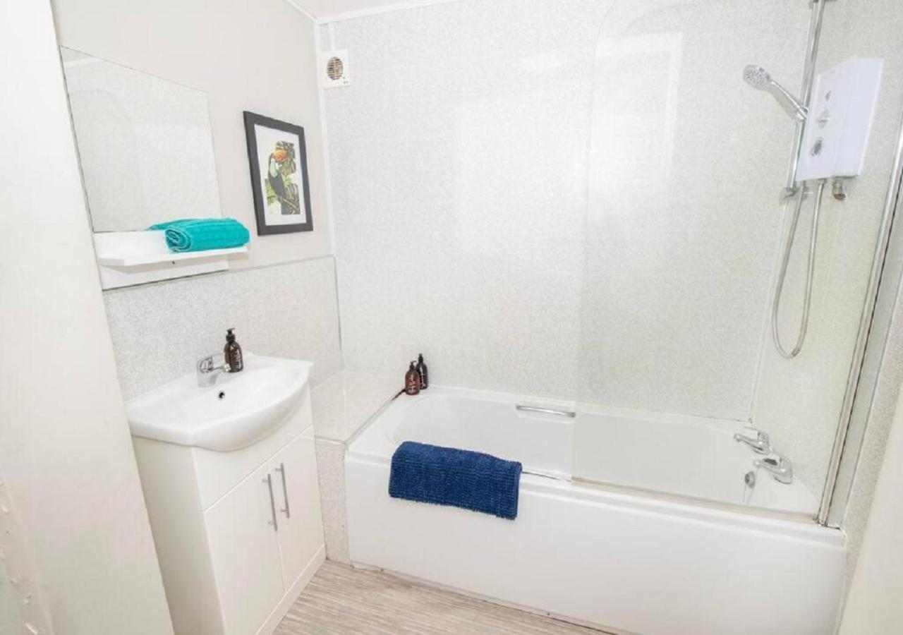 Cormorant - Beautiful 2 Bed Apartment With Sea Views Old Town สการ์โบโรห์ ภายนอก รูปภาพ